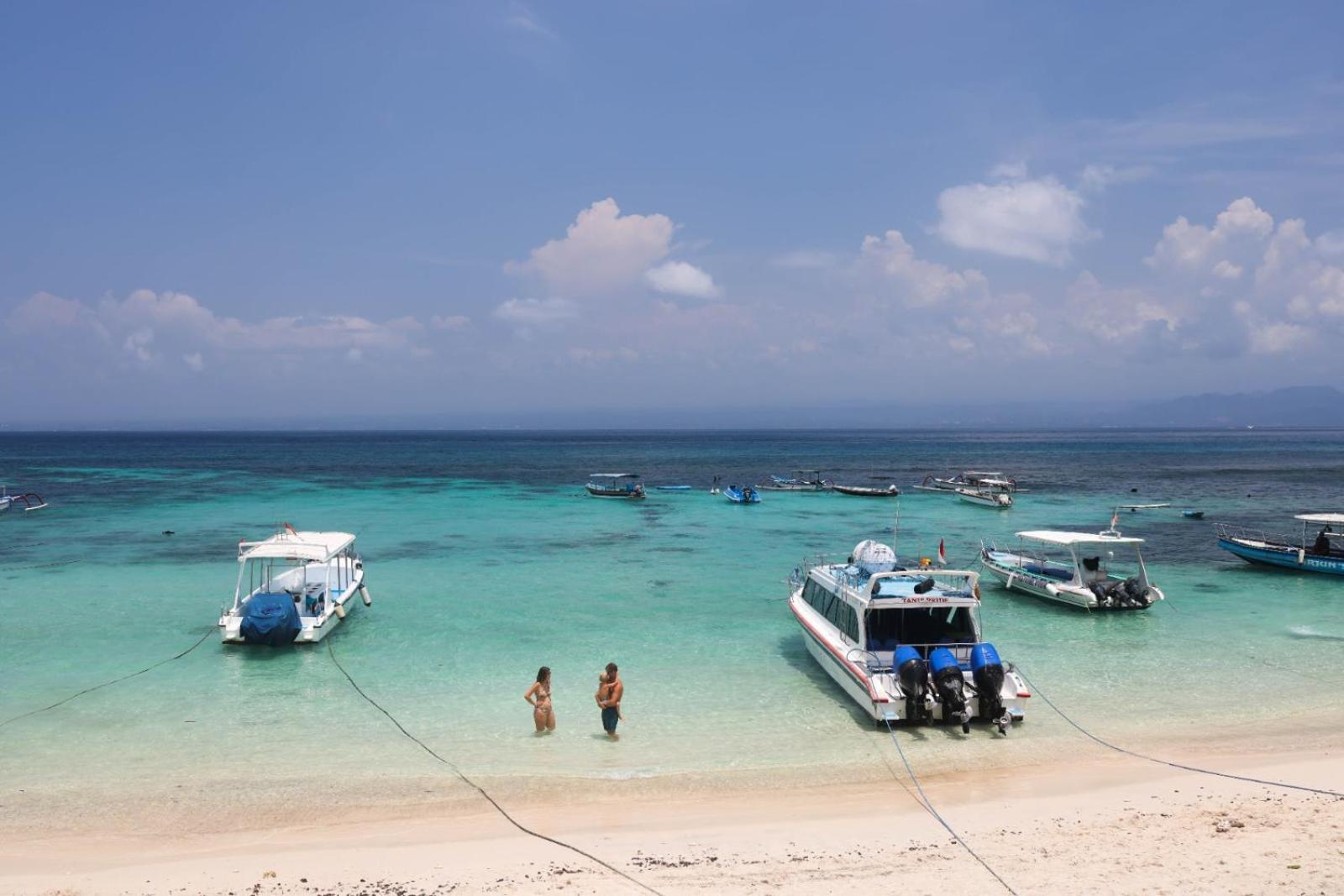 Castaway Island Hostel レンボンガン島 エクステリア 写真