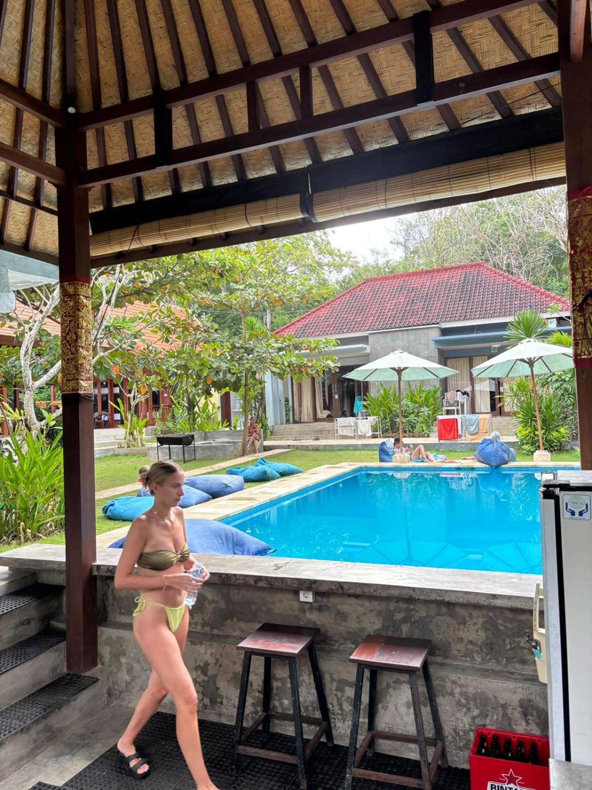 Castaway Island Hostel レンボンガン島 エクステリア 写真