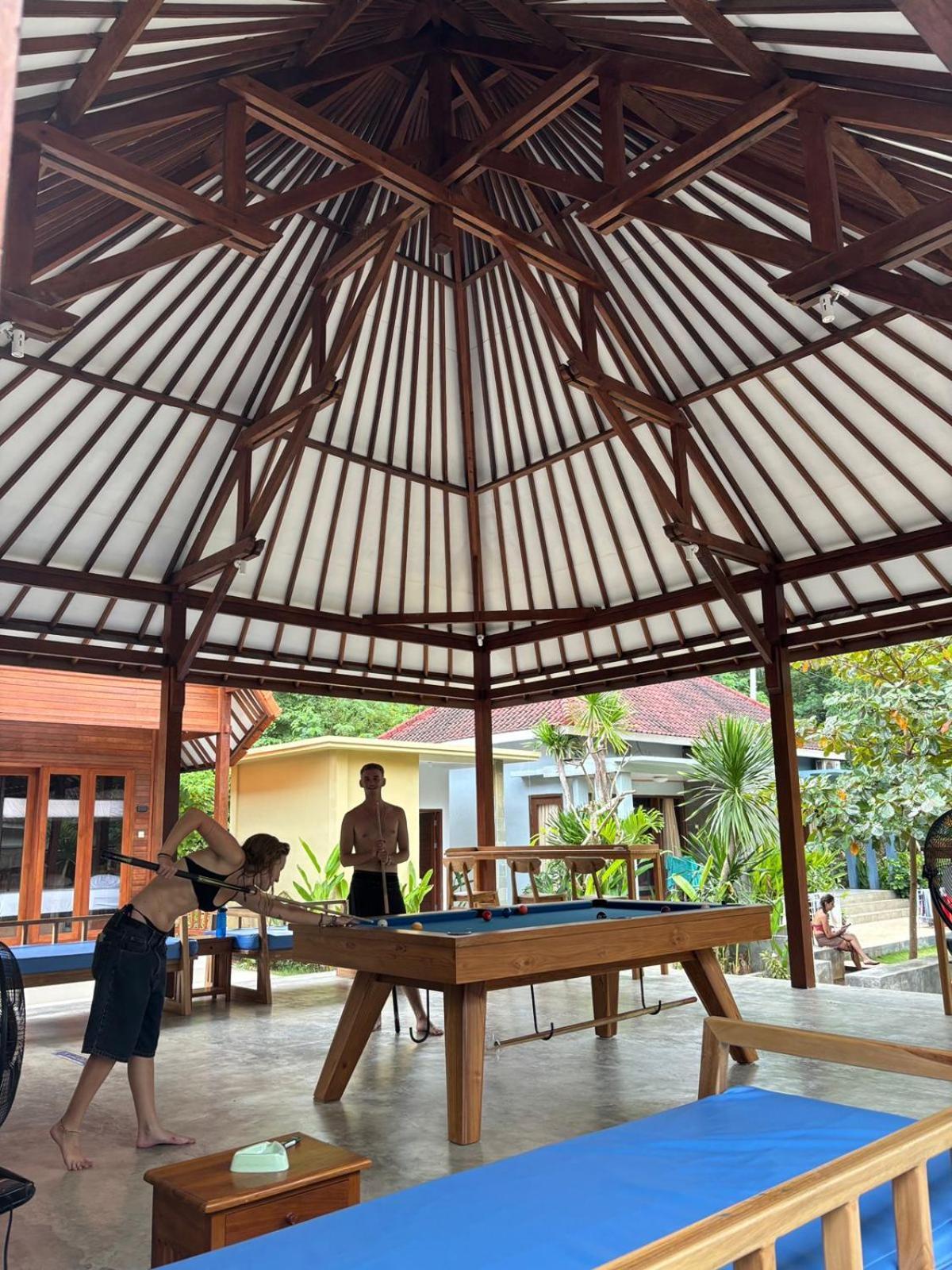 Castaway Island Hostel レンボンガン島 エクステリア 写真