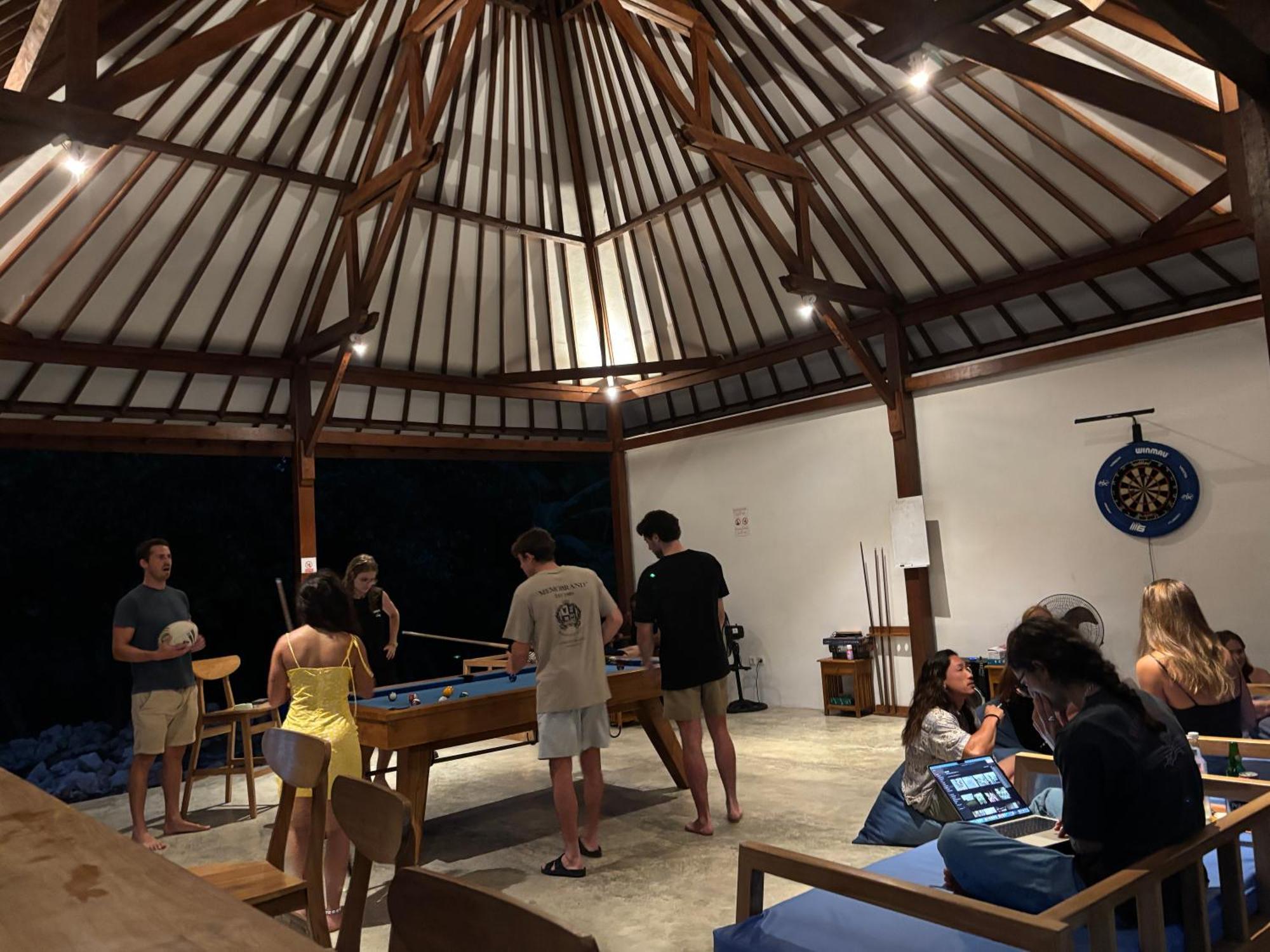 Castaway Island Hostel レンボンガン島 エクステリア 写真