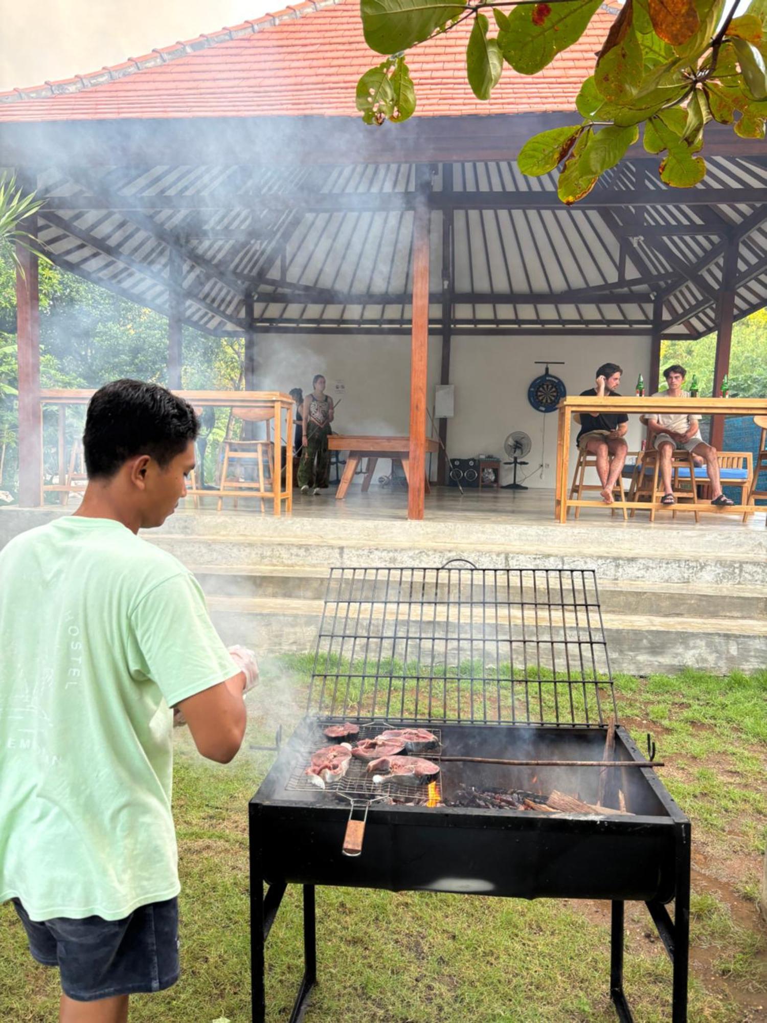 Castaway Island Hostel レンボンガン島 エクステリア 写真