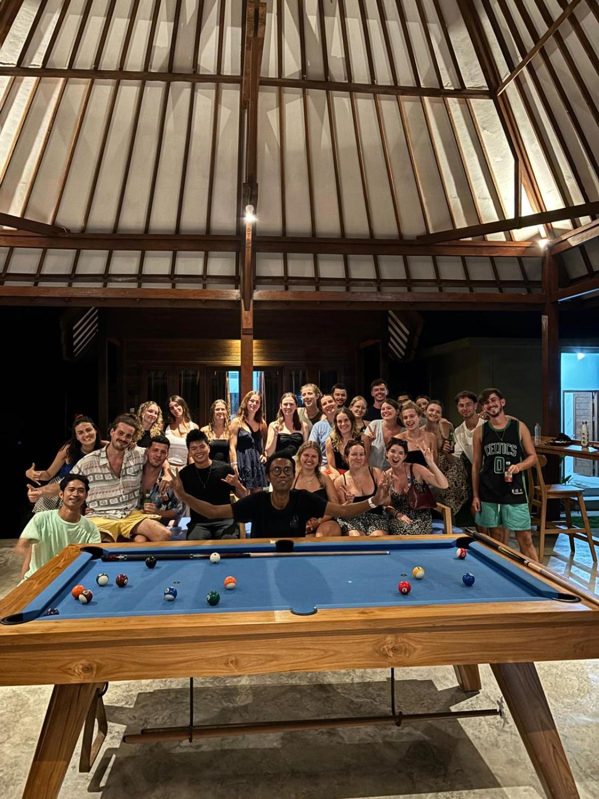 Castaway Island Hostel レンボンガン島 エクステリア 写真